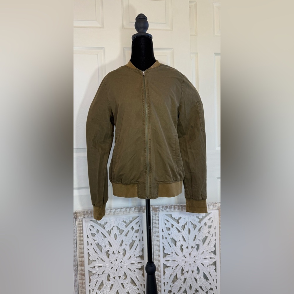 Hinge Olive Bomber Jacket. Women’s Size Small.